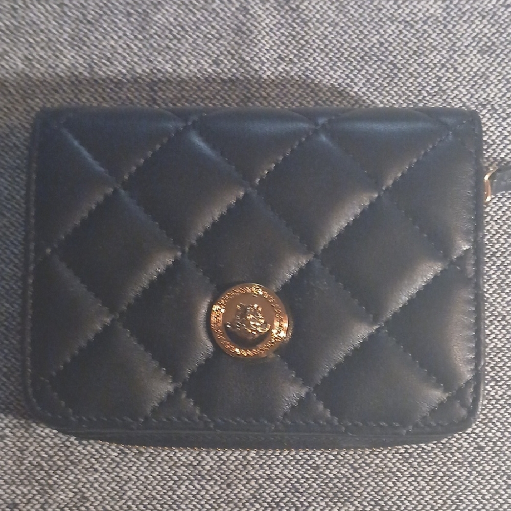 Versace Black Quilted Leather Wallet with Gold Medusa Logo - Picture 3 of 15
